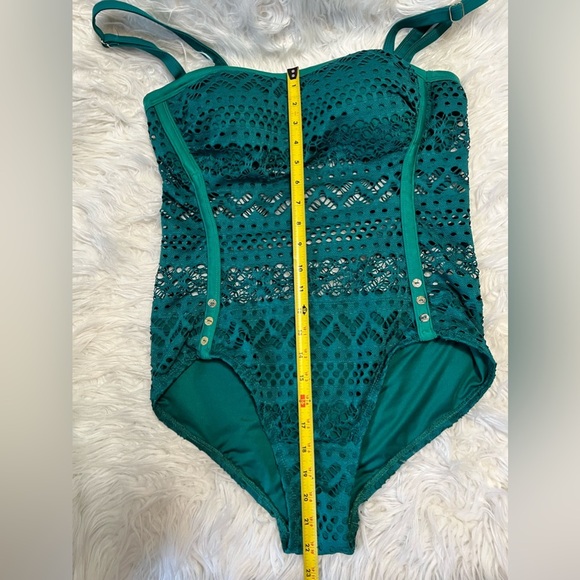 Swim suit - Picture 7 of 8